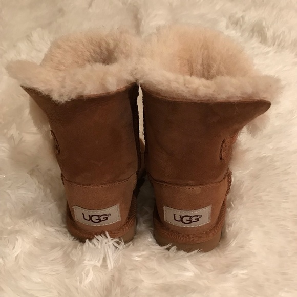 ‼️SOLD‼️Bailey Button II Ugg Boots- 1017400T - Picture 3 of 7